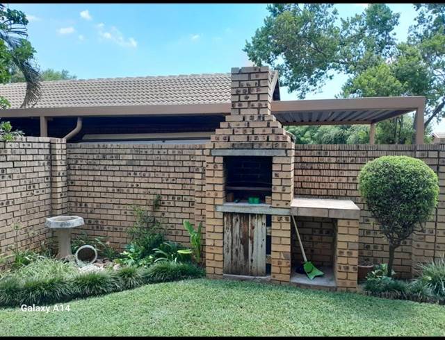 2 BEDROOM TOWNHOUSE FOR SALE IN MAGALIESKRUIN